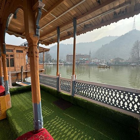 Houseboat Young Balmoral Castle Srinagar  Luaran gambar