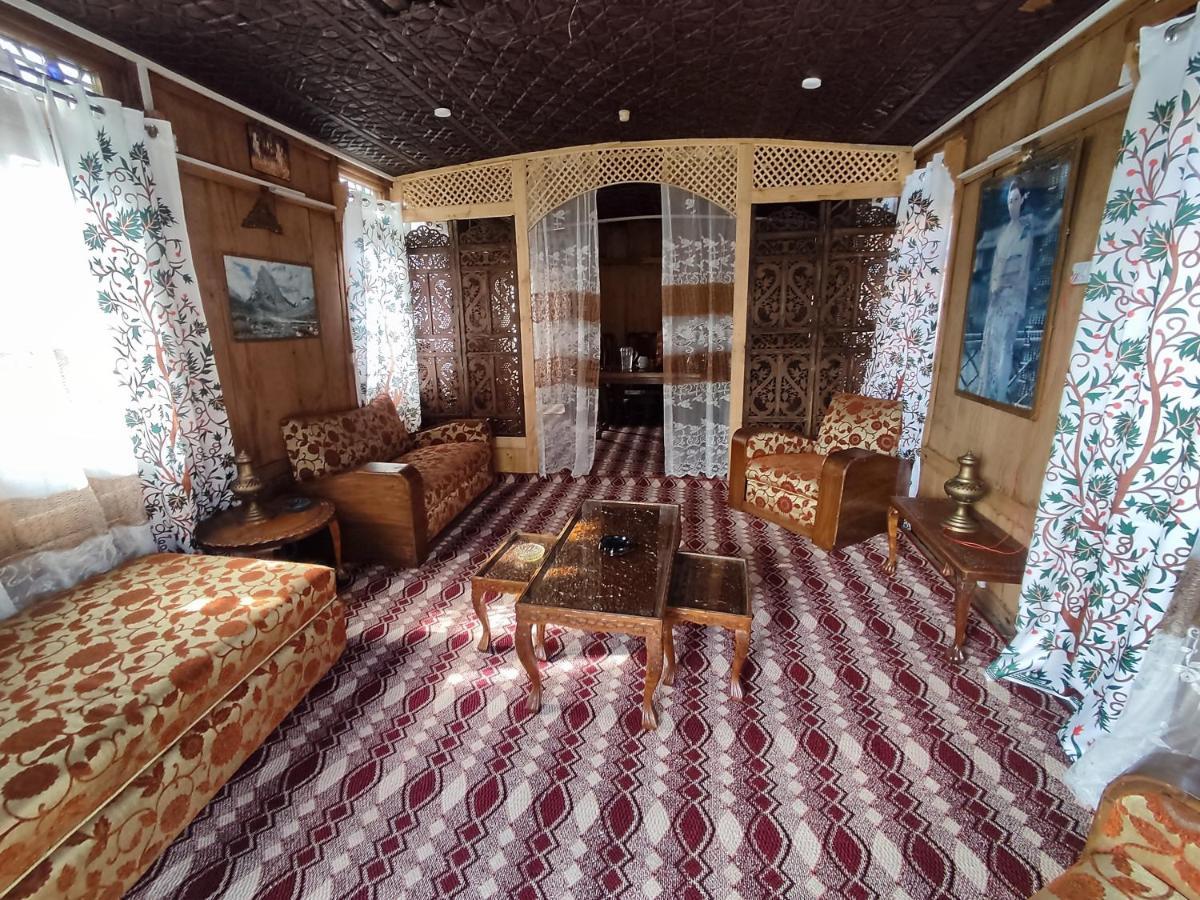 Houseboat Young Balmoral Castle Srinagar  Luaran gambar