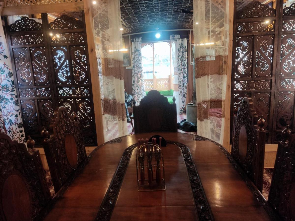 Houseboat Young Balmoral Castle Srinagar  Luaran gambar