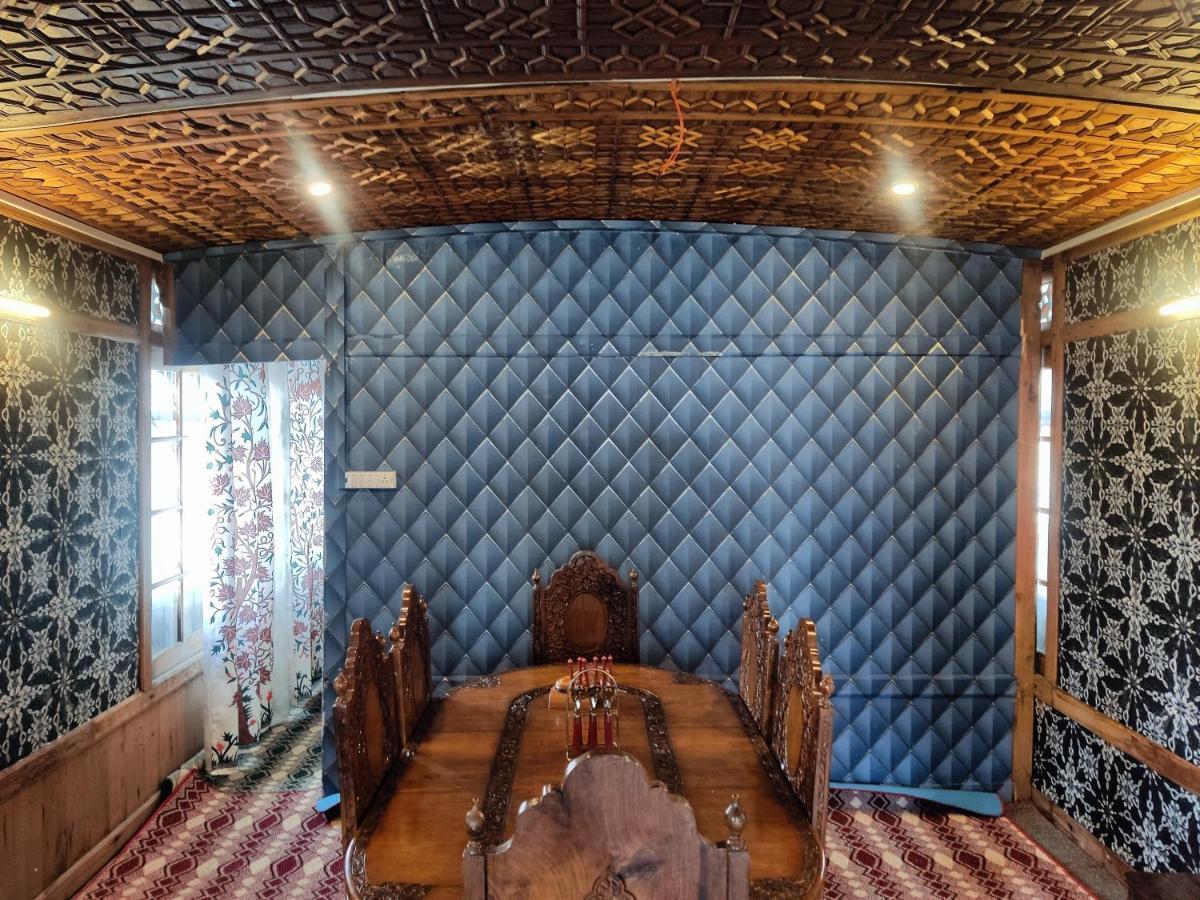 Houseboat Young Balmoral Castle Srinagar  Luaran gambar