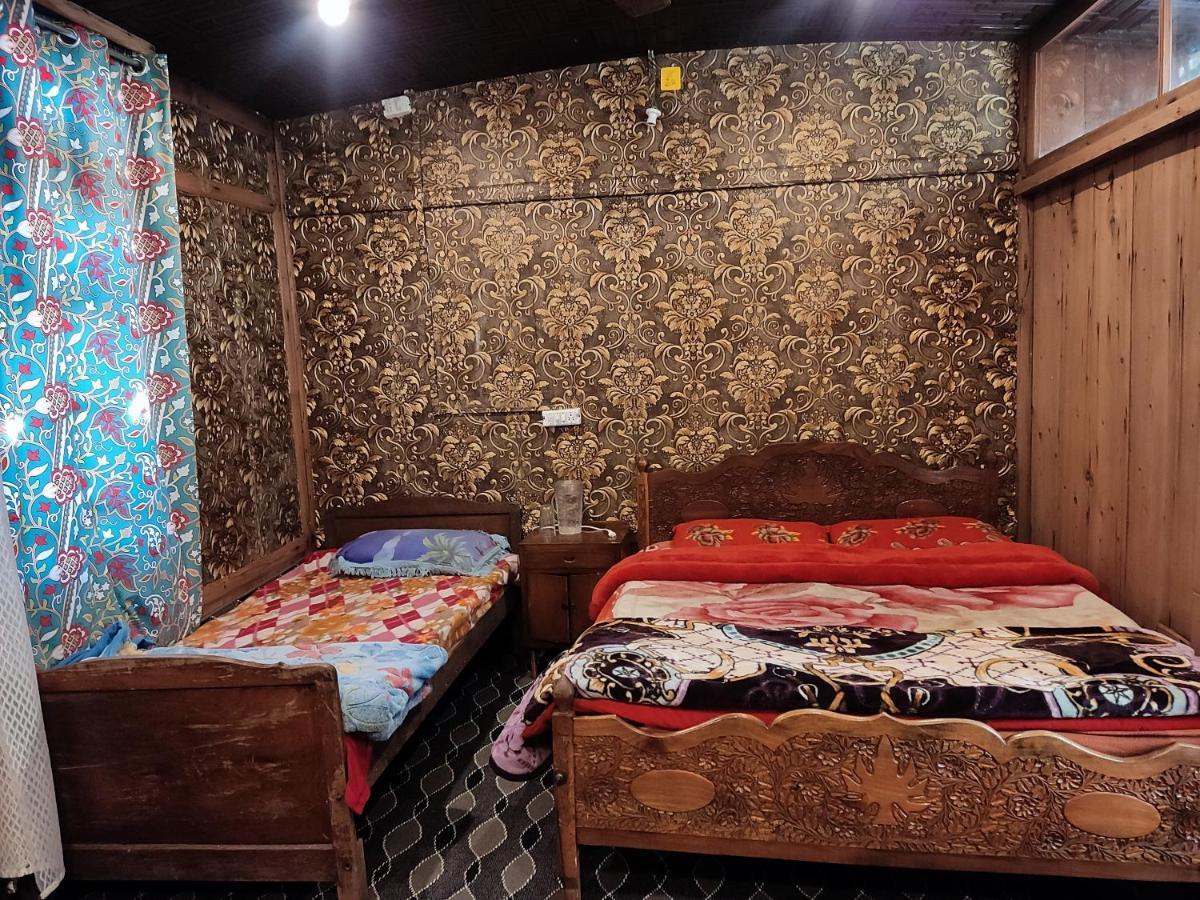 Houseboat Young Balmoral Castle Srinagar  Luaran gambar