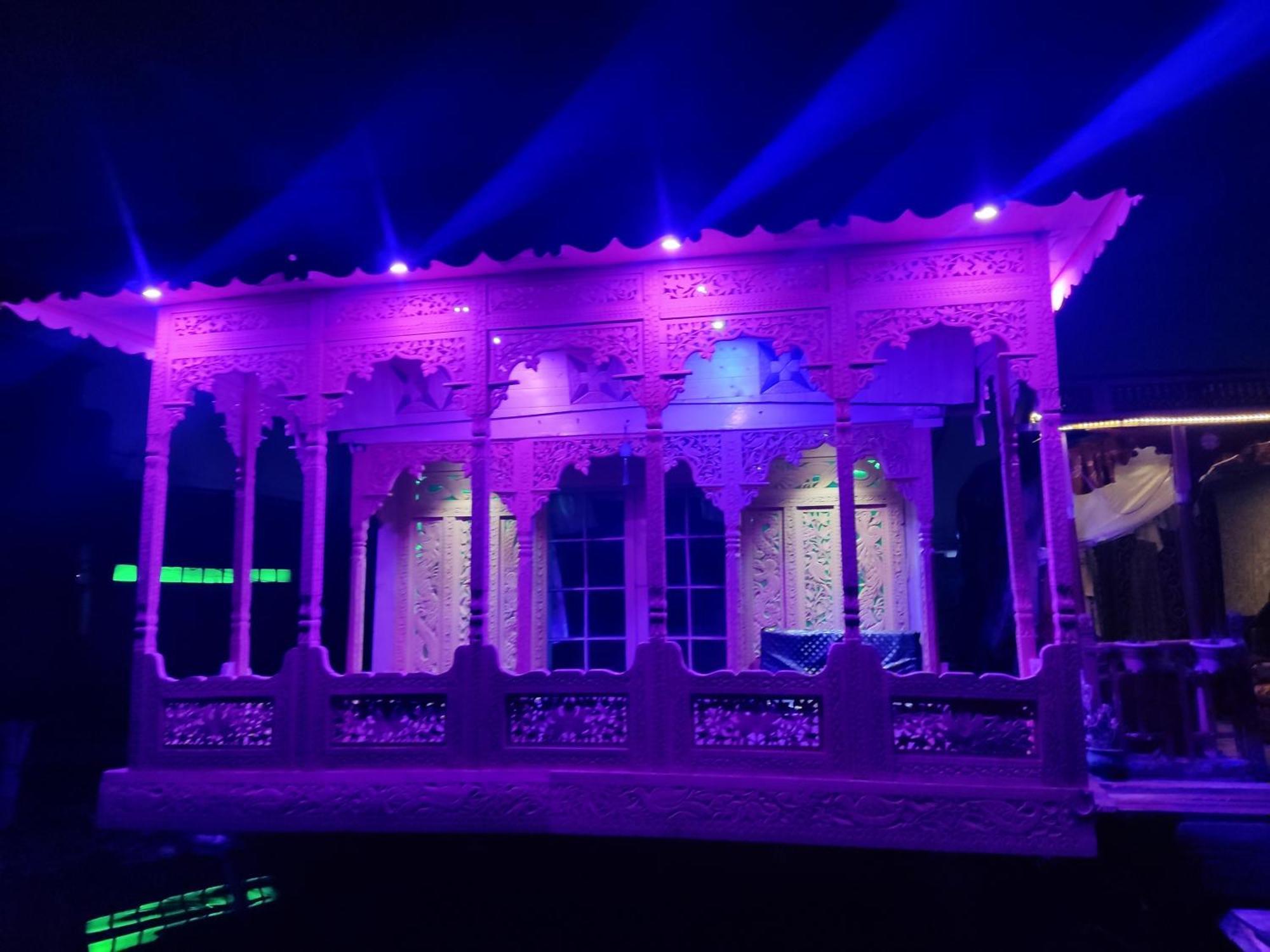 Houseboat Young Balmoral Castle Srinagar  Luaran gambar