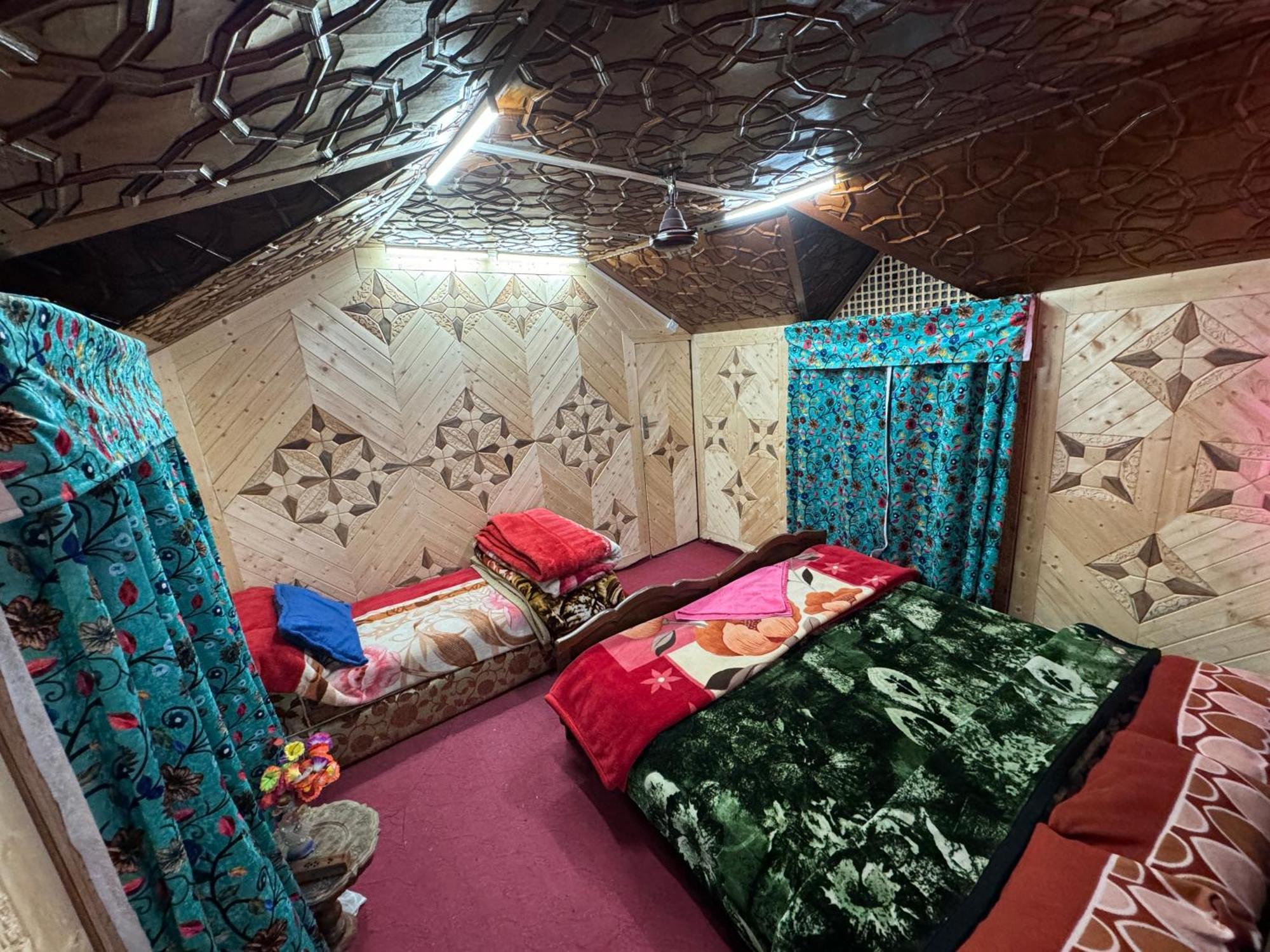 Houseboat Young Balmoral Castle Srinagar  Luaran gambar