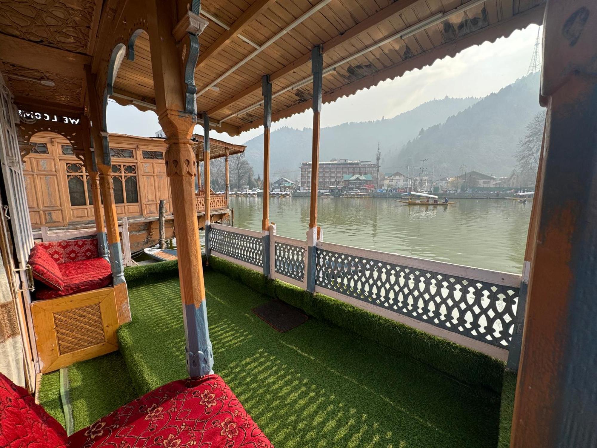 Houseboat Young Balmoral Castle Srinagar  Luaran gambar