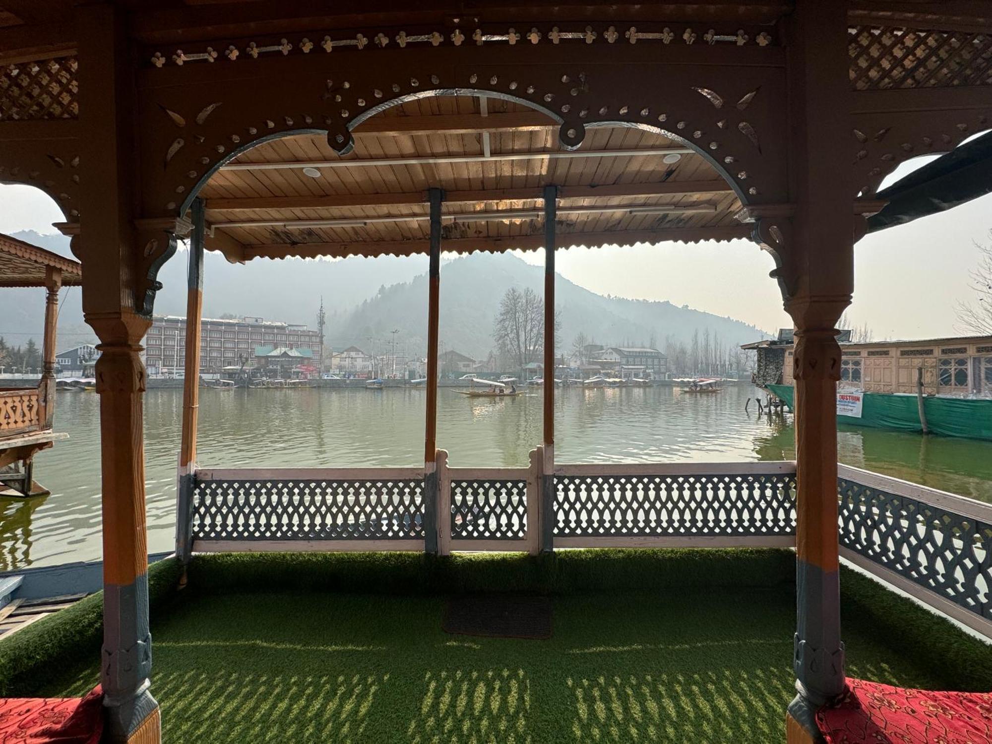 Houseboat Young Balmoral Castle Srinagar  Luaran gambar